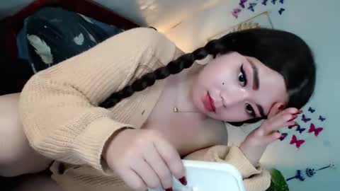 Snapshot of sweetgirl_mayxx chatting on 05-01-26, 01:43 May online show from 05-01-26, 01:43