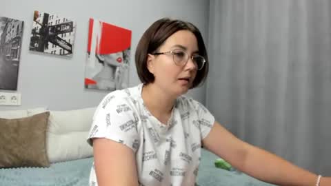 Snapshot of sweetie_rozzy chatting on 06-27-26, 01:43 ROZZY online show from 06-27-26, 01:43