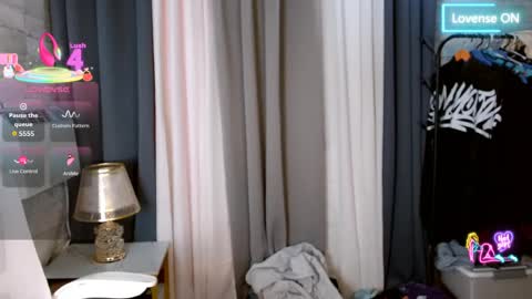 sweetiefox1 online show from 05-12-26, 12:35