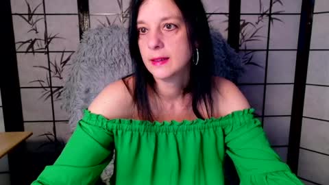 Snapshot of sweetlonglips_ chatting on 04-27-26, 06:44 JenJenny online show from 04-27-26, 06:44