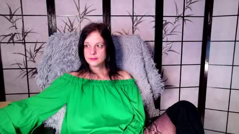 Snapshot of sweetlonglips_ chatting on 05-07-26, 06:52 JenJenny online show from 05-07-26, 06:52