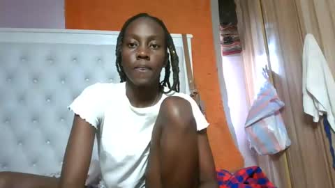 Novah girlie online show from 06-19-26, 10:08