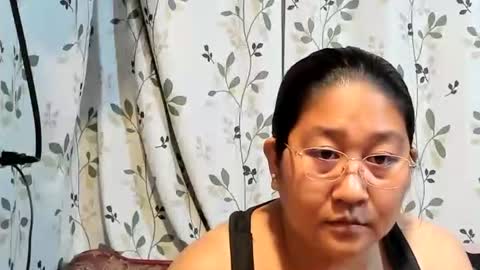 Snapshot of sweetpilipina88 chatting on 11-17-25, 10:43 MIA online show from 11-17-25, 10:43