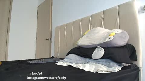 Snapshot of sweetsarafoxxx chatting on 05-19-26, 01:56 Sara Sofia Libra online show from 05-19-26, 01:56