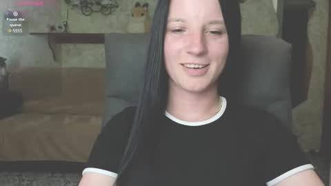 Snapshot of sweetshy99 chatting on 06-01-26, 01:46 Sweet Shy online show from 06-01-26, 01:46