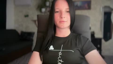 Snapshot of sweetshy99 chatting on 06-11-26, 06:17 Sweet Shy online show from 06-11-26, 06:17