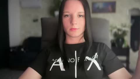 Snapshot of sweetshy99 chatting on 06-18-26, 06:23 Sweet Shy online show from 06-18-26, 06:23