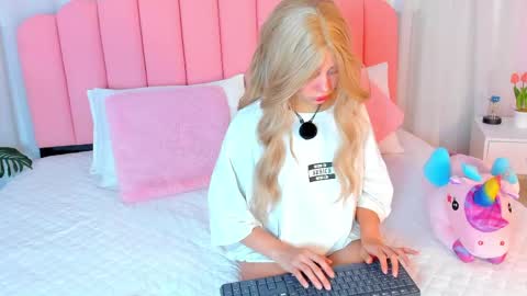 sweett_fire online show from 04-18-26, 05:39