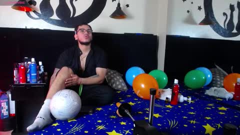 Snapshot of sweettguy_ chatting on 03-25-26, 12:22 Jei online show from 03-25-26, 12:22