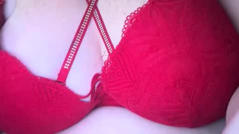 Snapshot of sweetvoice69 chatting on 03-10-25, 05:43 Alpha online show from 03-10-25, 05:43