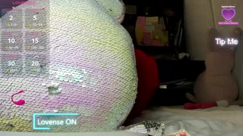 Snapshot of sweety_cum chatting on 04-10-26, 08:35 Mia online show from 04-10-26, 08:35