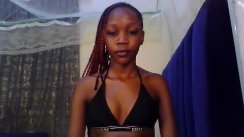 Snapshot of sweety_melanin chatting on 04-28-26, 06:35 Vickky online show from 04-28-26, 06:35