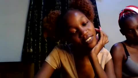 Snapshot of sweety_melanin chatting on 05-21-26, 01:34 Vickky online show from 05-21-26, 01:34