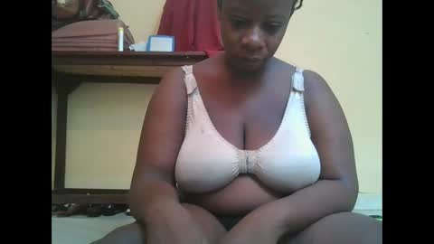 Snapshot of sweetyass25 chatting on 04-13-26, 05:13 sweetyass25 online show from 04-13-26, 05:13