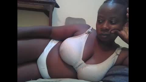 sweetyass25 online show from 05-01-26, 04:06