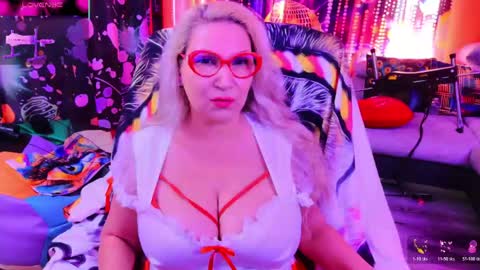 Lisa online show from 04-25-26, 03:53