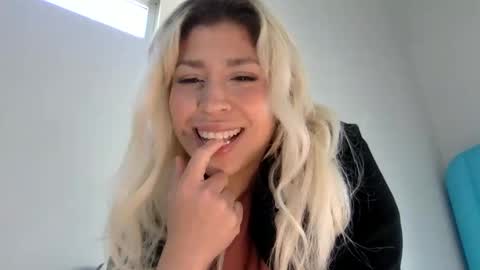 Sophie online show from 04-07-26, 08:20