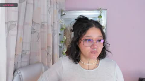 Snapshot of sylvara_bx chatting on 07-16-26, 12:00 online show from 07-16-26, 12:00