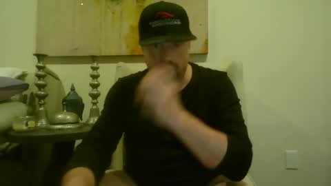 Snapshot of taiboi chatting on 12-28-24, 09:42 TaiBoi online show from 12-28-24, 09:42