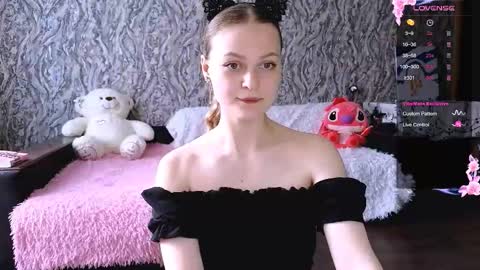 Snapshot of taissia_sweet chatting on 03-19-26, 08:40 Im Taya online show from 03-19-26, 08:40