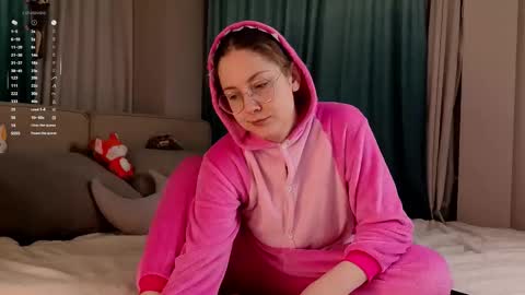 Snapshot of taithelme chatting on 12-20-25, 01:02 Molly online show from 12-20-25, 01:02