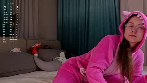 Snapshot of taithelme chatting on 12-21-25, 01:35 Molly online show from 12-21-25, 01:35