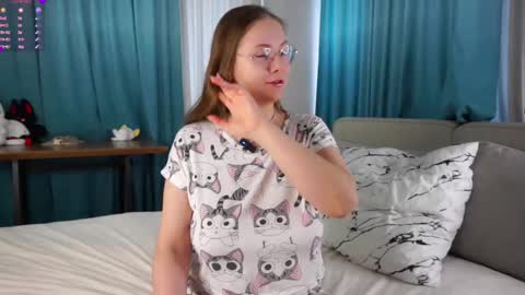 Snapshot of taithelme chatting on 03-30-26, 01:06 Molly online show from 03-30-26, 01:06