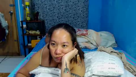 Snapshot of takemetoheavenbaby chatting on 05-10-26, 02:11 anne online show from 05-10-26, 02:11
