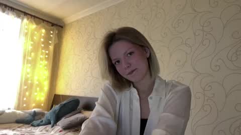 Mia online show from 04-30-26, 03:51