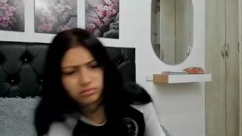 Hi im sara online show from 06-22-26, 12:46
