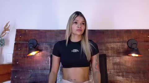 Snapshot of tamara_sanz1 chatting on 06-30-26, 10:49 online show from 06-30-26, 10:49