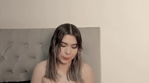 Snapshot of tamarathompsonn chatting on 06-22-26, 07:00 Tamara. online show from 06-22-26, 07:00