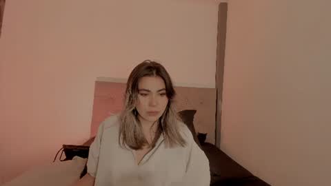 Snapshot of tamarathompsonn chatting on 07-19-26, 12:03 Tamara. online show from 07-19-26, 12:03