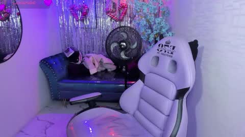 Snapshot of tammy_petit chatting on 12-20-25, 08:43 Tammy online show from 12-20-25, 08:43