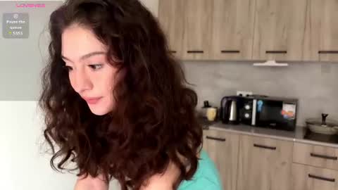 Snapshot of tannaschoeneck chatting on 07-18-26, 02:32 Anna online show from 07-18-26, 02:32