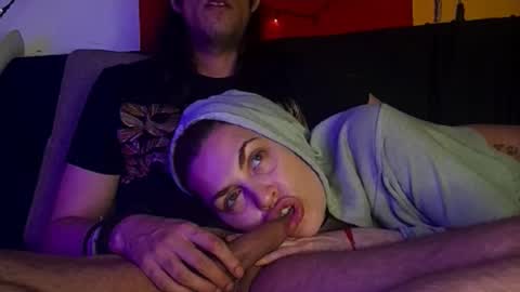 T  J   online show from 11-04-25, 08:19