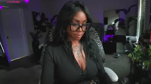 Snapshot of tatted_vixen chatting on 06-29-26, 08:20 Tatted Queen online show from 06-29-26, 08:20