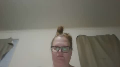 Snapshot of tattedredheadslutxoxo chatting on 03-15-26, 05:13 tattedredheadslutxoxo online show from 03-15-26, 05:13