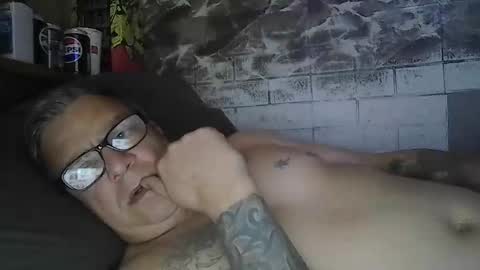Snapshot of tatts4tits chatting on 05-12-26, 12:30 dave online show from 05-12-26, 12:30
