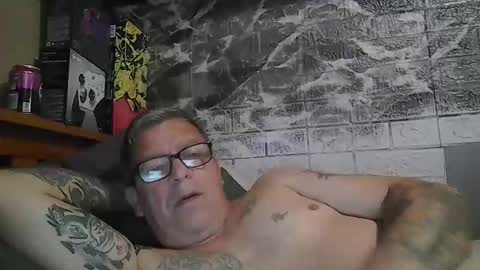 Snapshot of tatts4tits chatting on 06-01-26, 01:07 dave online show from 06-01-26, 01:07