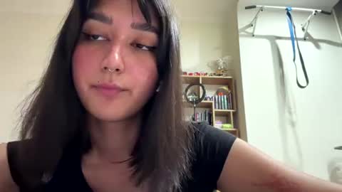 Snapshot of tawnyamartinek chatting on 06-09-26, 08:15 Riza online show from 06-09-26, 08:15