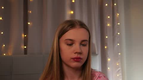 Taya online show from 04-27-26, 03:54