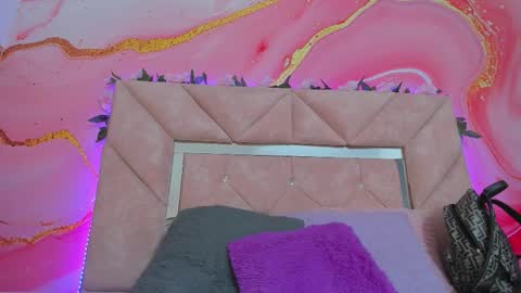 Sarah  online show from 11-19-25, 06:30