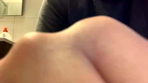 Tbest1986 online show from 12-22-24, 02:06