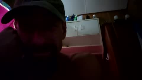 Snapshot of tdave486 chatting on 06-12-26, 12:09 tdave486 online show from 06-12-26, 12:09