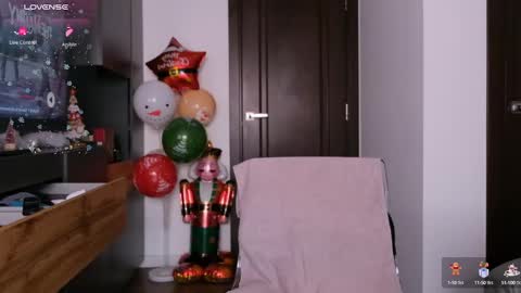 Snapshot of teressalov33 chatting on 12-22-24, 11:33 Teressa I had my teeth surgerygonna be OFF few days online show from 12-22-24, 11:33