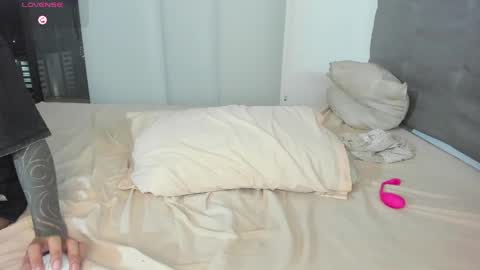 Tessa online show from 05-10-26, 12:27