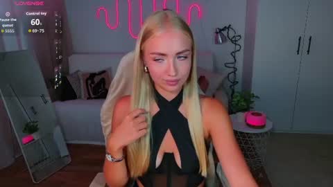 TessaHamilton online show from 06-21-26, 11:02