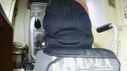 Snapshot of tetuo2 chatting on 12-21-25, 12:45 tetuo2 online show from 12-21-25, 12:45