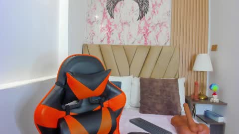 Snapshot of thais_kim chatting on 07-13-26, 04:10 Sweet Thais online show from 07-13-26, 04:10